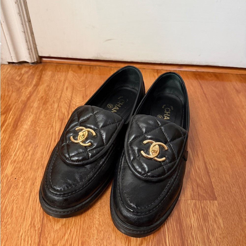 CHANEL Black Leather Loafers with Gold Accents - Picture 3 of 3